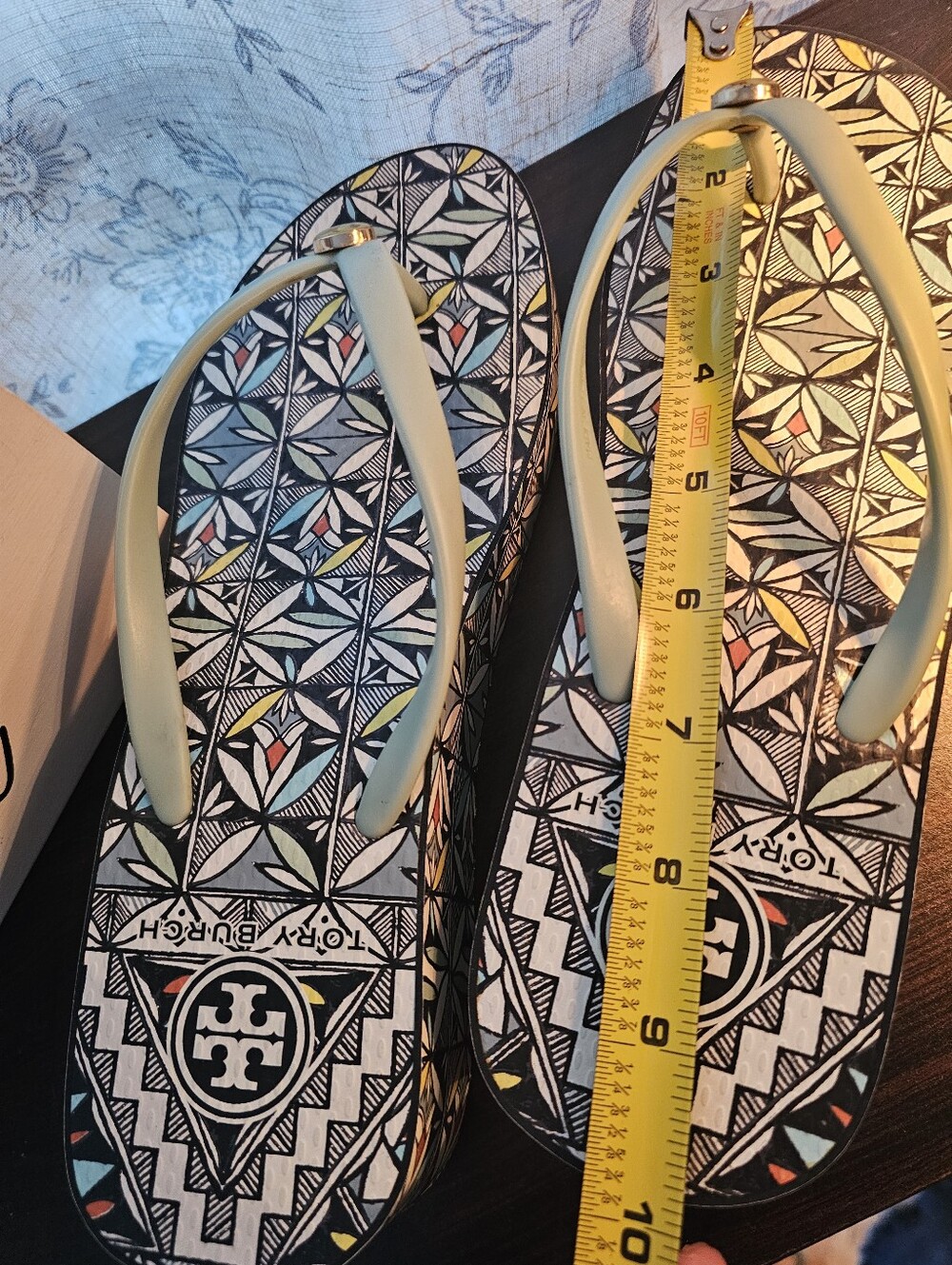 Tory Burch Thandie Printed Wedge Flip Flops Psychedelic Geo Mint Green Sz 8.5 - Picture 11 of 14